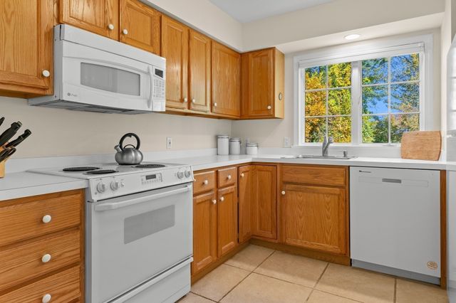 10 Great Hill 10, Topsfield, MA 01983