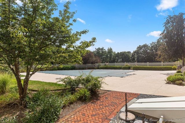 10 Great Hill 10, Topsfield, MA 01983