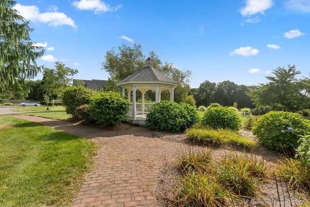 10 Great Hill 10, Topsfield, MA 01983