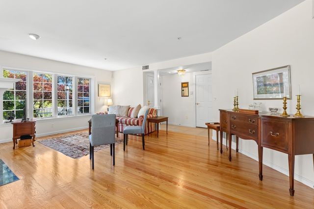 10 Great Hill 10, Topsfield, MA 01983