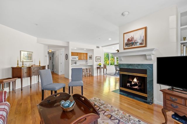 10 Great Hill 10, Topsfield, MA 01983