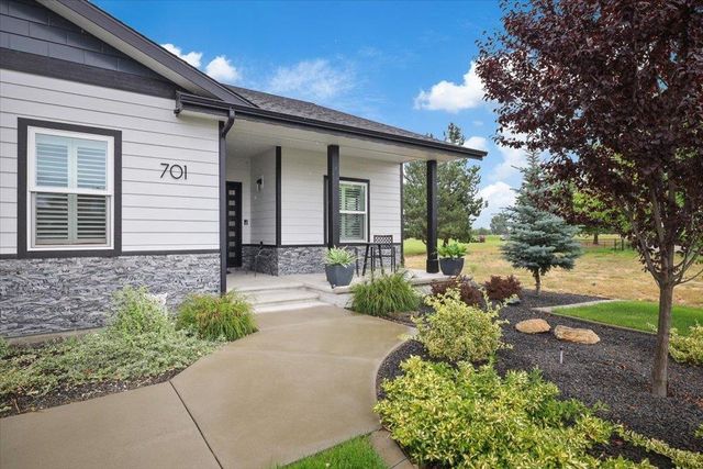 701 N Country Club Dr, Deer Park, WA 99006