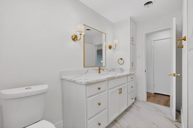 216 Bellvue Drive, Fort Worth, TX 76134