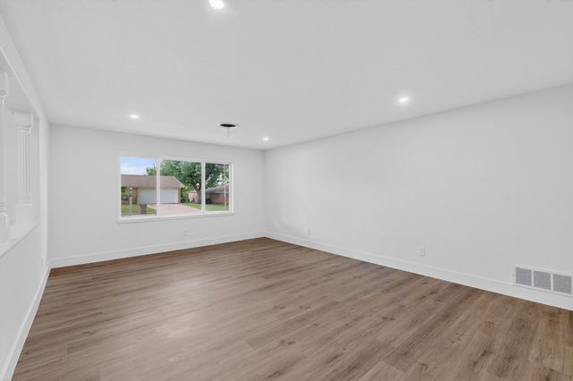 216 Bellvue Drive, Fort Worth, TX 76134