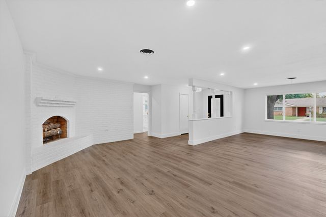 216 Bellvue Drive, Fort Worth, TX 76134