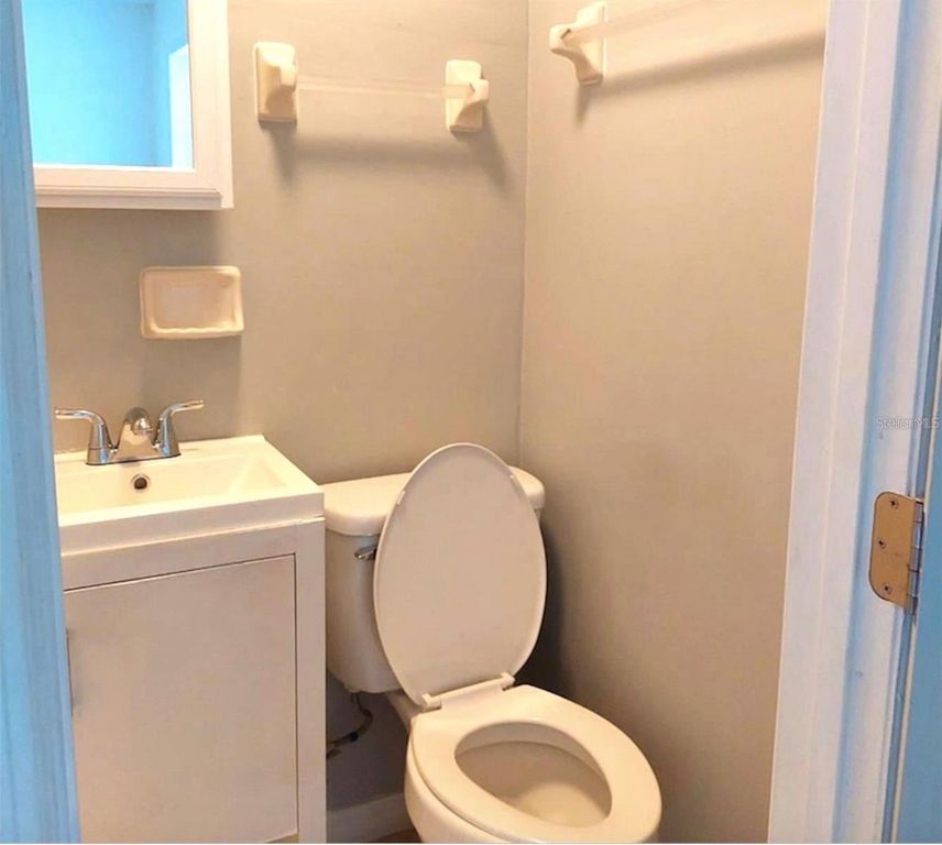 Image 16 of property listing at 504 S OXALIS AVENUE, Orlando, FL 32807