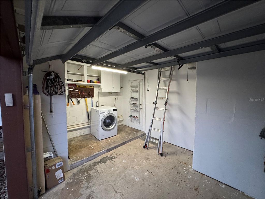 Image 24 of property listing at 504 S OXALIS AVENUE, Orlando, FL 32807