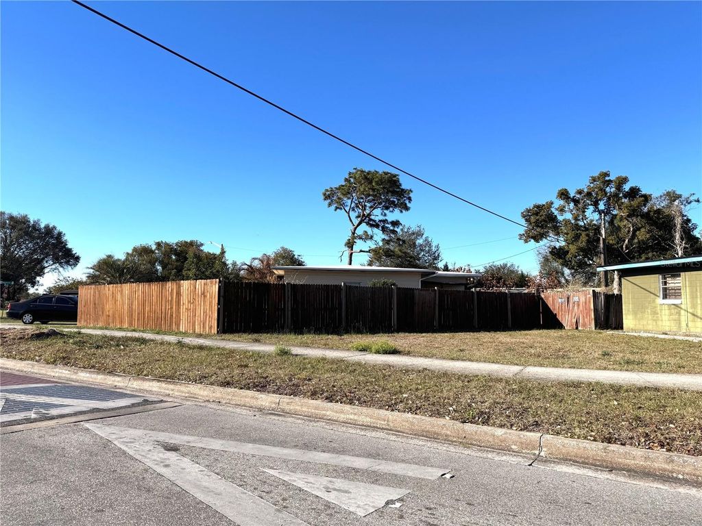 Image 25 of property listing at 504 S OXALIS AVENUE, Orlando, FL 32807