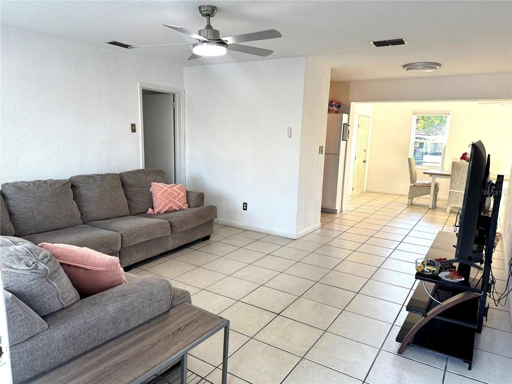 Image 4 of property listing at 504 S OXALIS AVENUE, Orlando, FL 32807