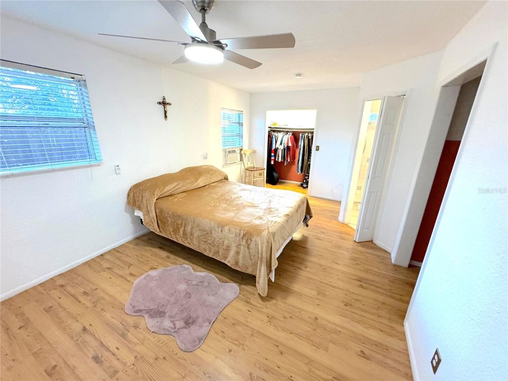 Image 8 of property listing at 504 S OXALIS AVENUE, Orlando, FL 32807