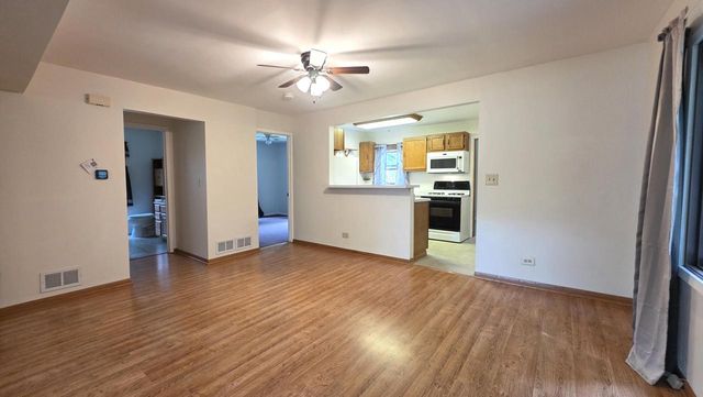 7007 315th AVENUE, Salem, WI 53168