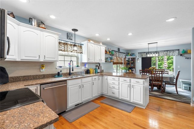 523 E Terrace Drive, Center Point, IA 52213