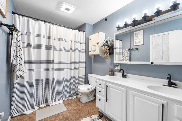 523 E Terrace Drive, Center Point, IA 52213