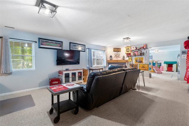 523 E Terrace Drive, Center Point, IA 52213