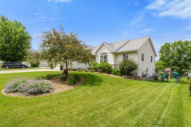 523 E Terrace Drive, Center Point, IA 52213