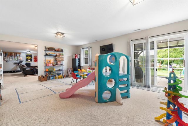 523 E Terrace Drive, Center Point, IA 52213