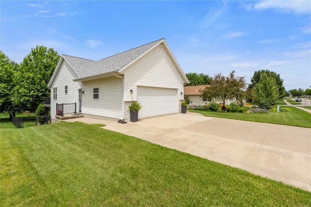 523 E Terrace Drive, Center Point, IA 52213