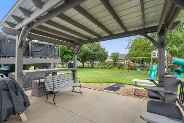 523 E Terrace Drive, Center Point, IA 52213