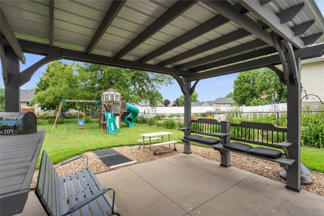 523 E Terrace Drive, Center Point, IA 52213