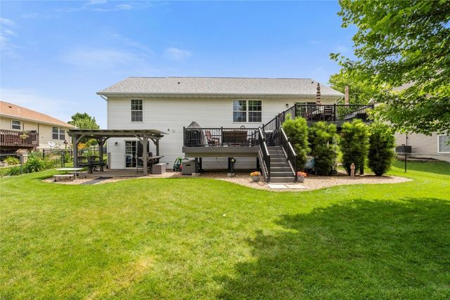 523 E Terrace Drive, Center Point, IA 52213