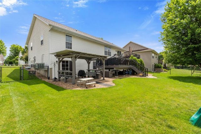 523 E Terrace Drive, Center Point, IA 52213