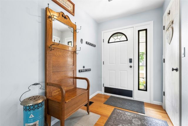 523 E Terrace Drive, Center Point, IA 52213