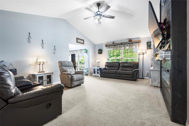 523 E Terrace Drive, Center Point, IA 52213