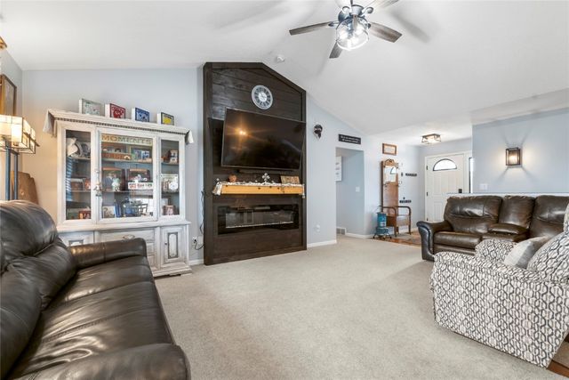 523 E Terrace Drive, Center Point, IA 52213