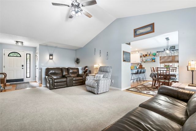 523 E Terrace Drive, Center Point, IA 52213