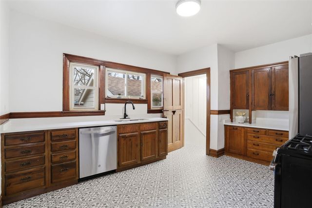 16 E Cleveland Avenue, Muskegon, MI 49444