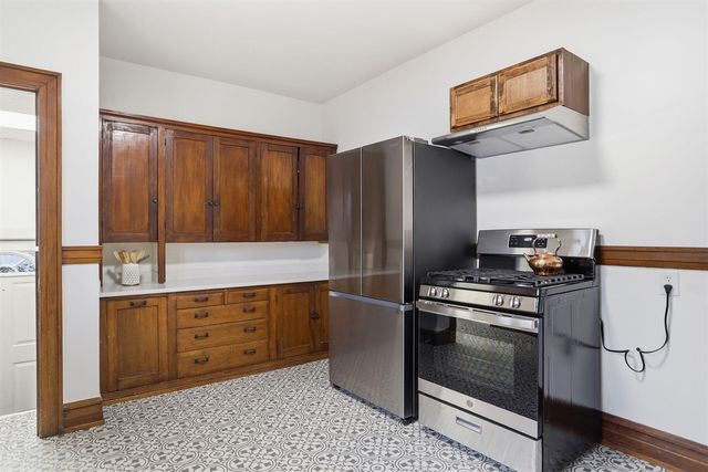 16 E Cleveland Avenue, Muskegon, MI 49444