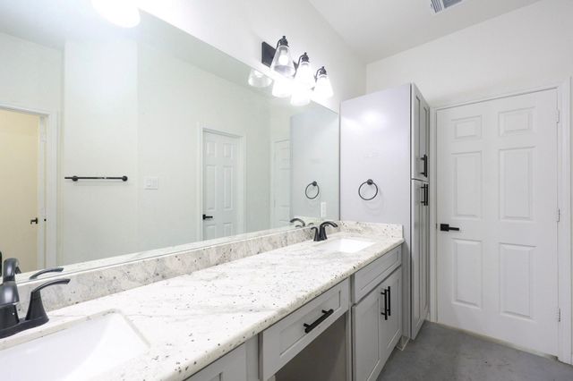 707 Magnolia Point Drive, Huffman, TX 77336