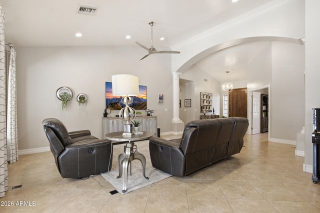 4451 E DESERT Lane, Gilbert, AZ 85234