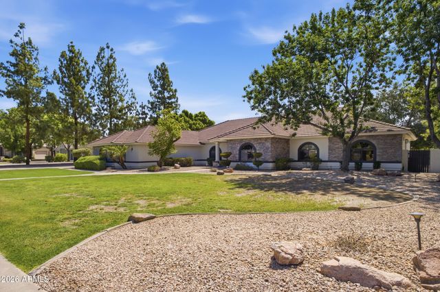4451 E DESERT Lane, Gilbert, AZ 85234
