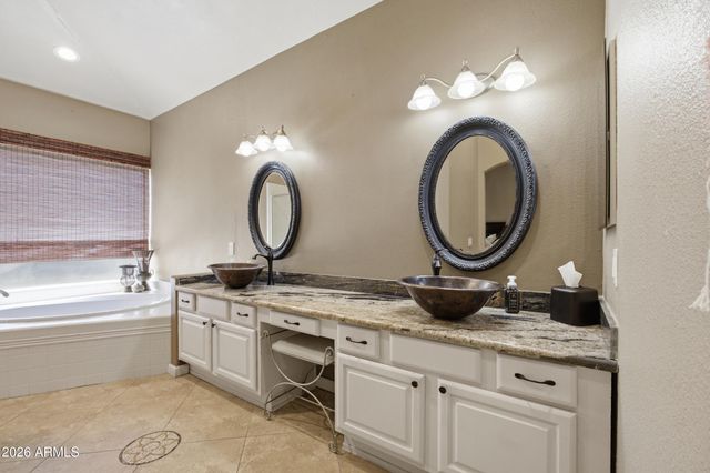 4451 E DESERT Lane, Gilbert, AZ 85234