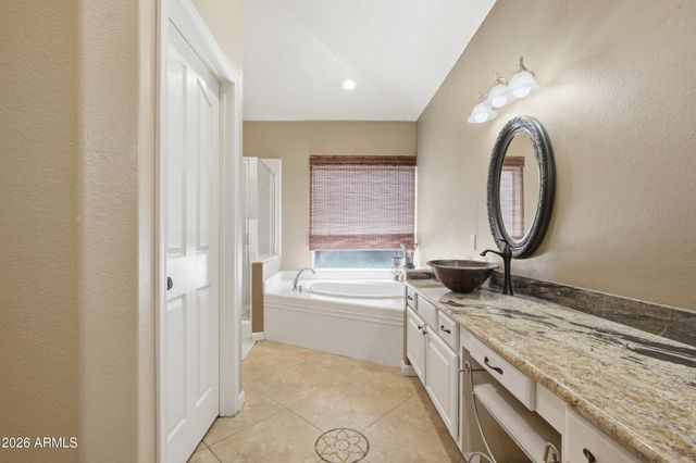 4451 E DESERT Lane, Gilbert, AZ 85234