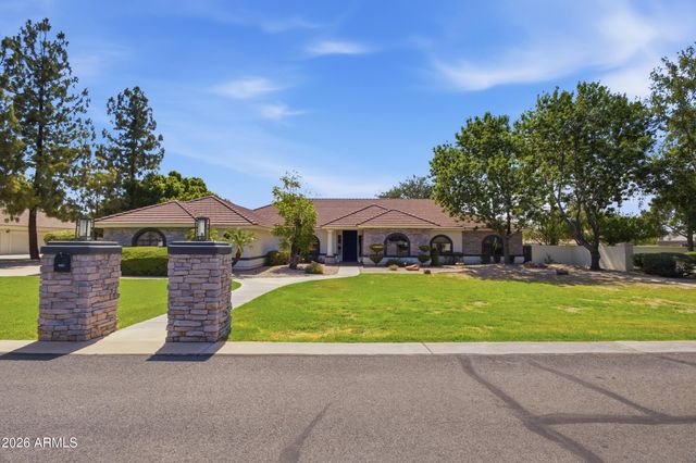 4451 E DESERT Lane, Gilbert, AZ 85234