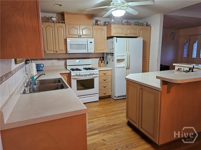127 Lakeshore Drive, Savannah, GA 31419