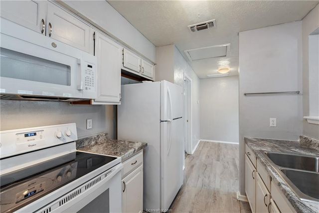 2323 De Lee Street 28, Bryan, TX 77802