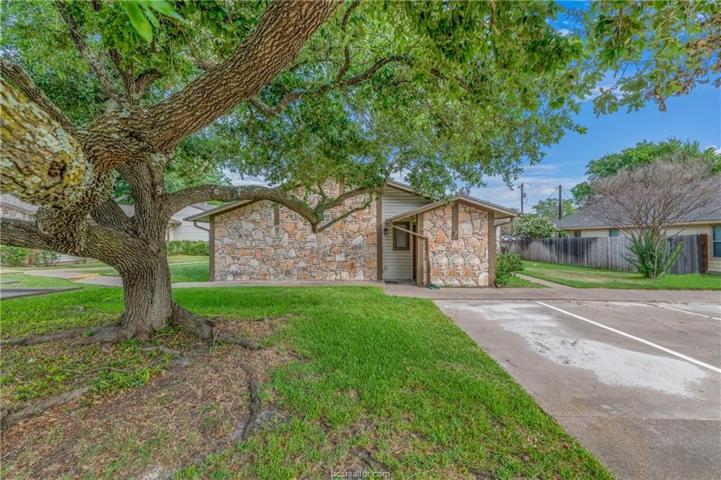 2323 De Lee Street 28, Bryan, TX 77802