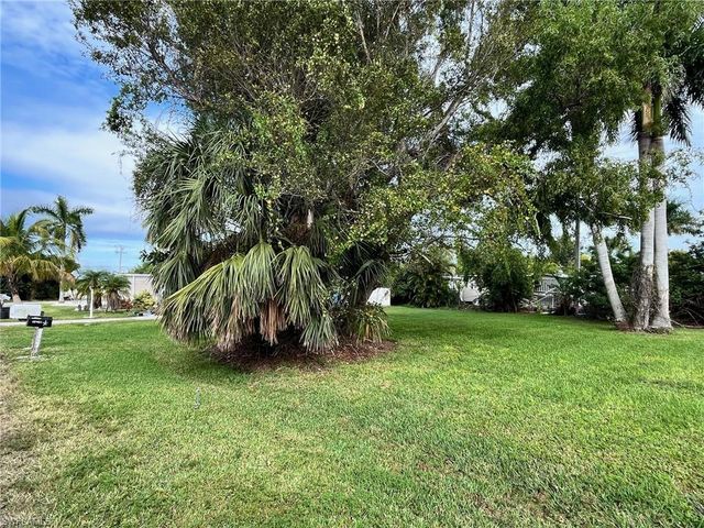 10458 Trotwood AVE, St. James City, FL 33956