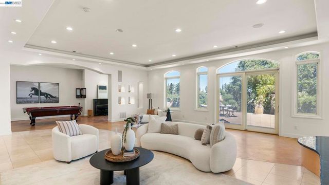 131 131 Montecito Crescent, Walnut Creek, CA 94597