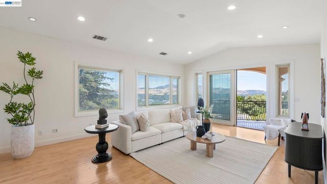 131 131 Montecito Crescent, Walnut Creek, CA 94597