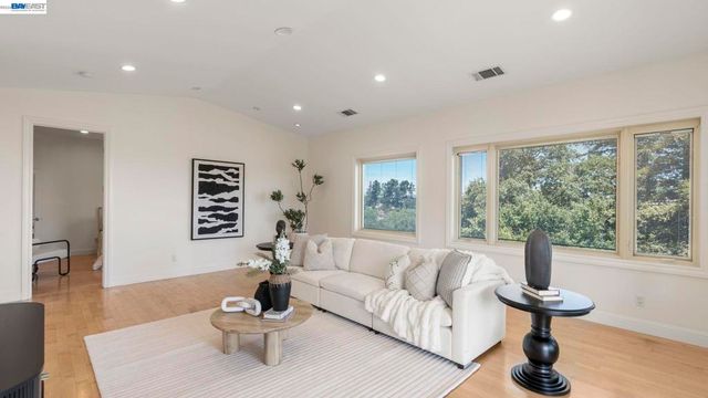 131 131 Montecito Crescent, Walnut Creek, CA 94597