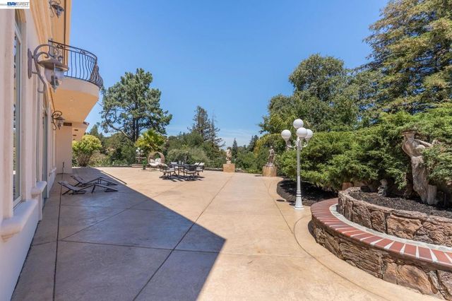 131 131 Montecito Crescent, Walnut Creek, CA 94597