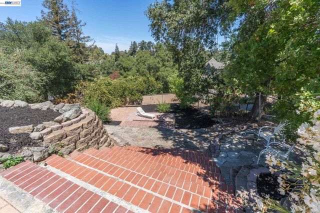 131 131 Montecito Crescent, Walnut Creek, CA 94597