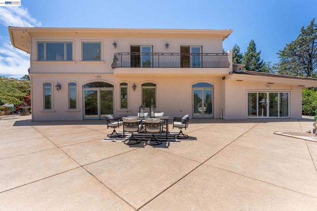 131 131 Montecito Crescent, Walnut Creek, CA 94597