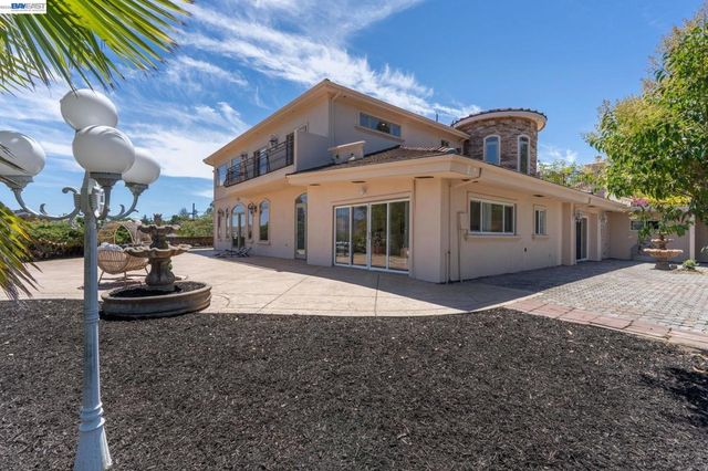 131 131 Montecito Crescent, Walnut Creek, CA 94597