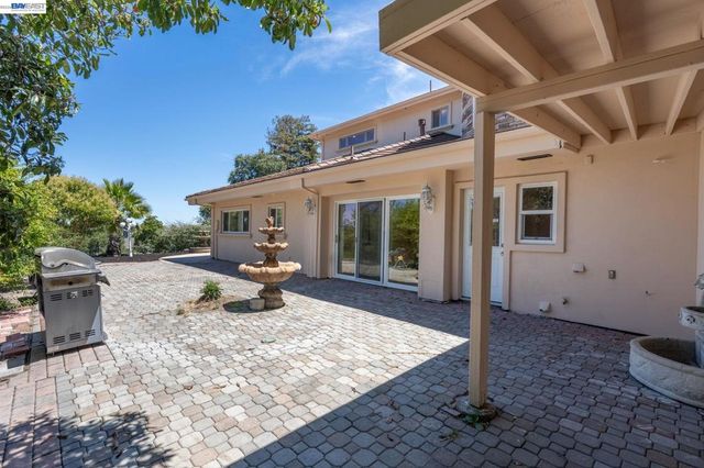 131 131 Montecito Crescent, Walnut Creek, CA 94597