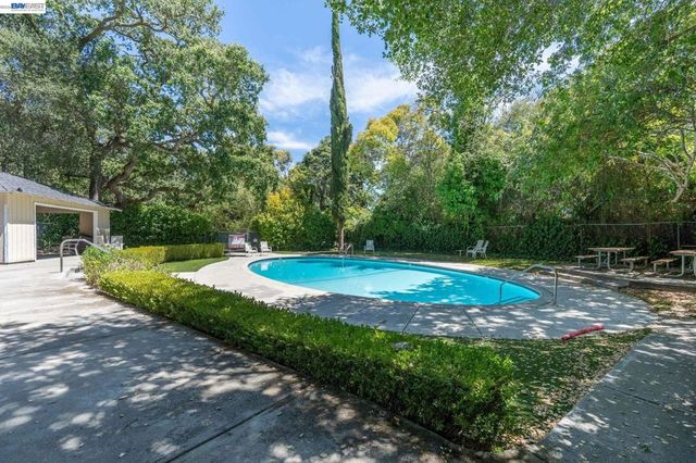 131 131 Montecito Crescent, Walnut Creek, CA 94597